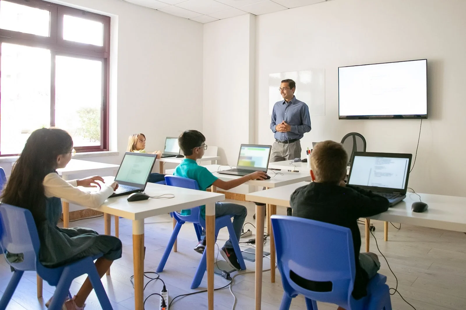 Digital Smart Classroom Solutions for Schools: Transforming Learning for a New Era